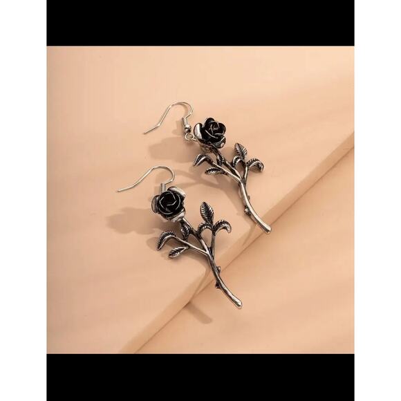 Gothic Style Ladies With Golden Small Flower Vintage Rose Earrings - Picture 1 of 11